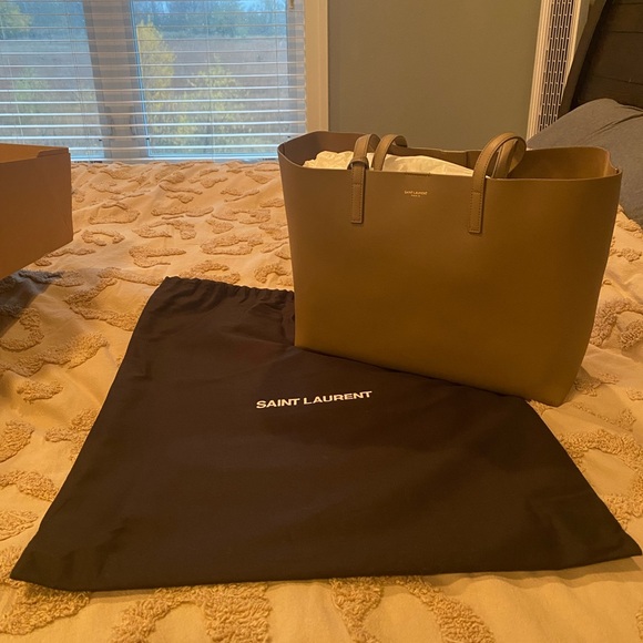 NWT Saint Laurent East/West Tote Bag, dark beige - Picture 13 of 16